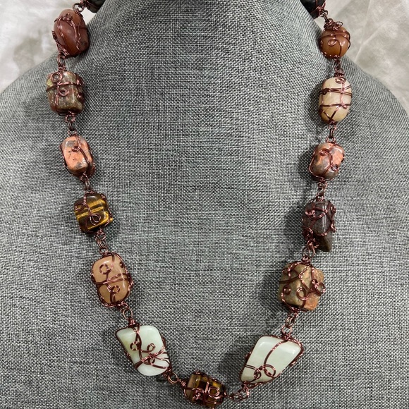 WIRE WRAPPED HEALING GEMSTONE USING 24 GAGE BRONZE WIRE. ADJUSTABLE CHAI… - Picture 6 of 7